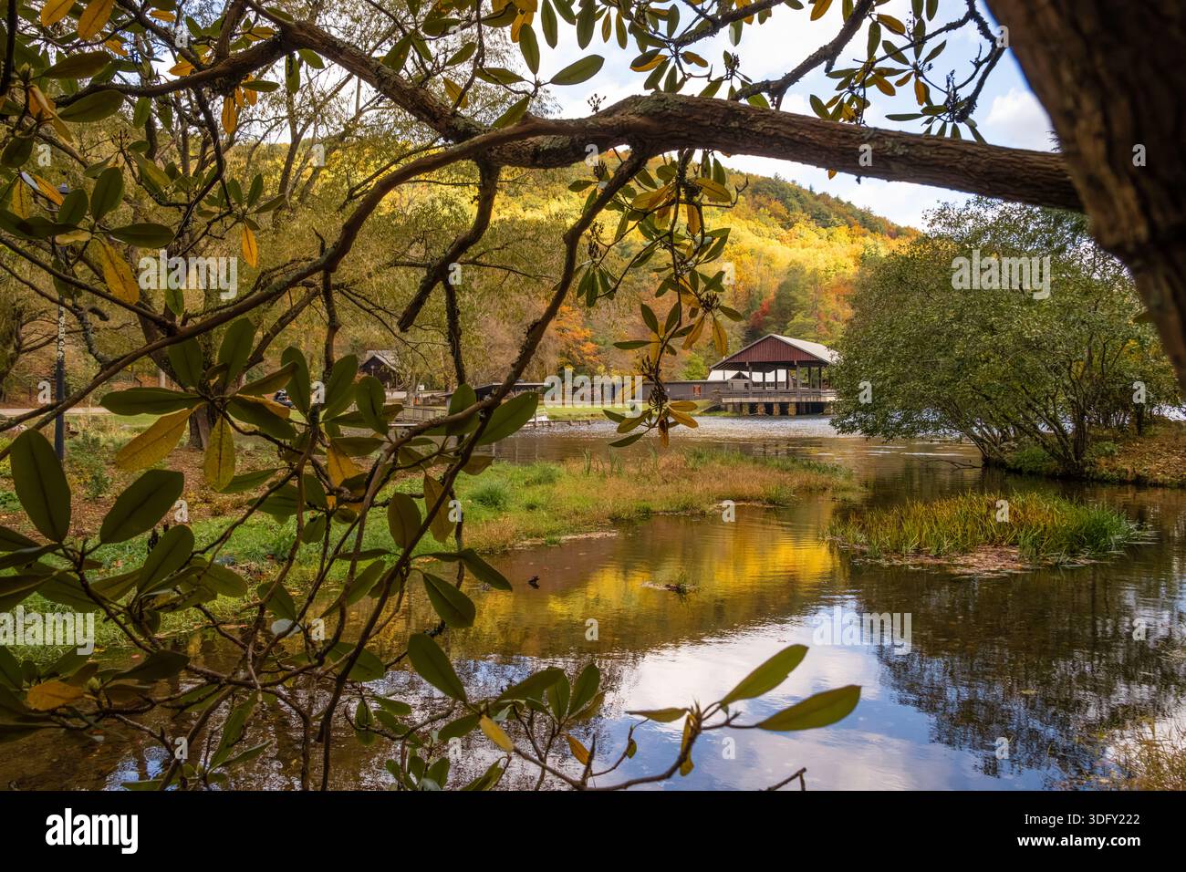 Autumn morning on Lake Trahlyta at Vogel State Park in the North Georgia Mountains near Blairsville. (USA) Stock Photo