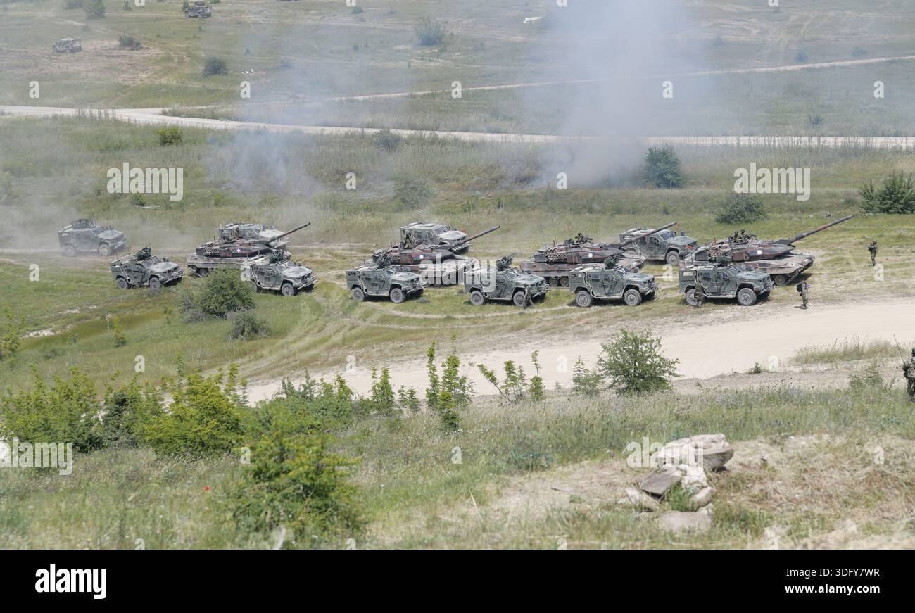 Large scale warfare hi-res stock photography and images - Alamy