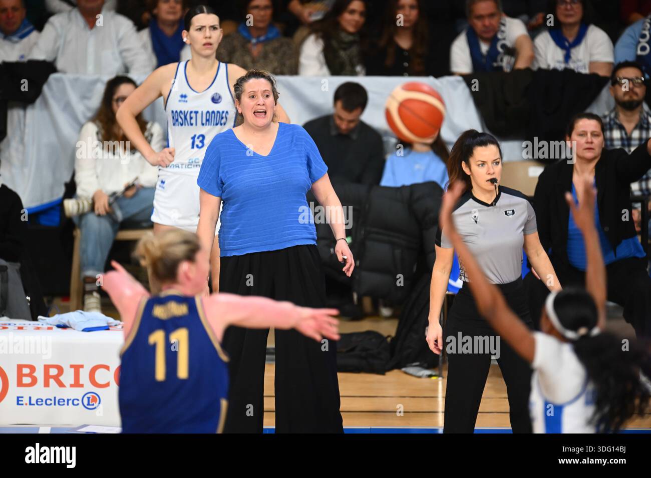 Basket Landes News: Victory Over Guernica and Julie Barennes on Coaching in Germany