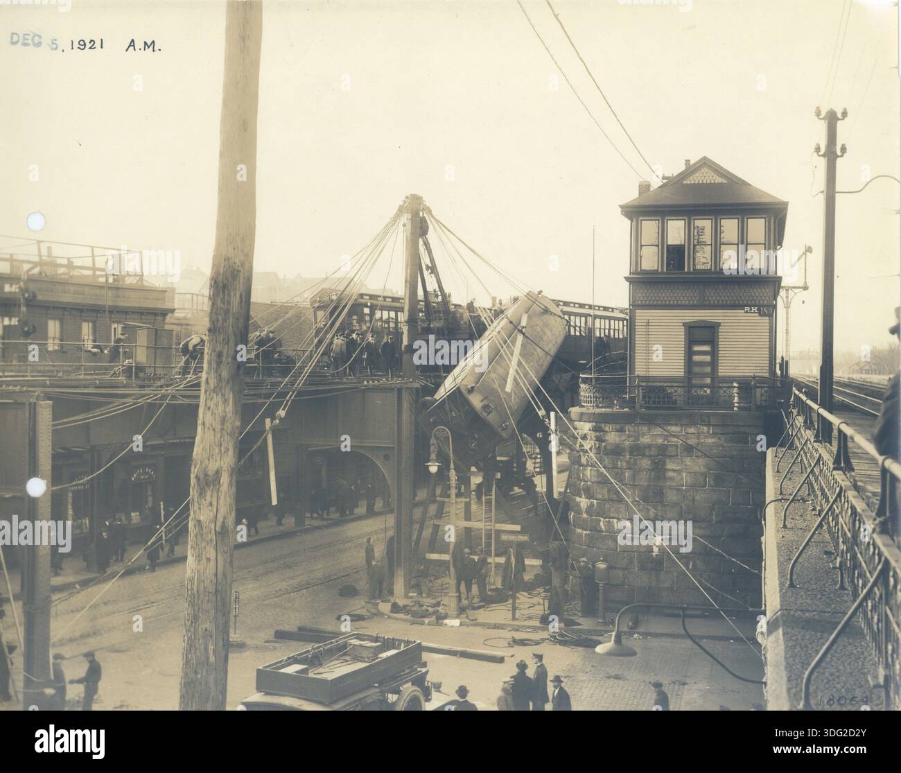1920s crowds hi-res stock photography and images - Alamy