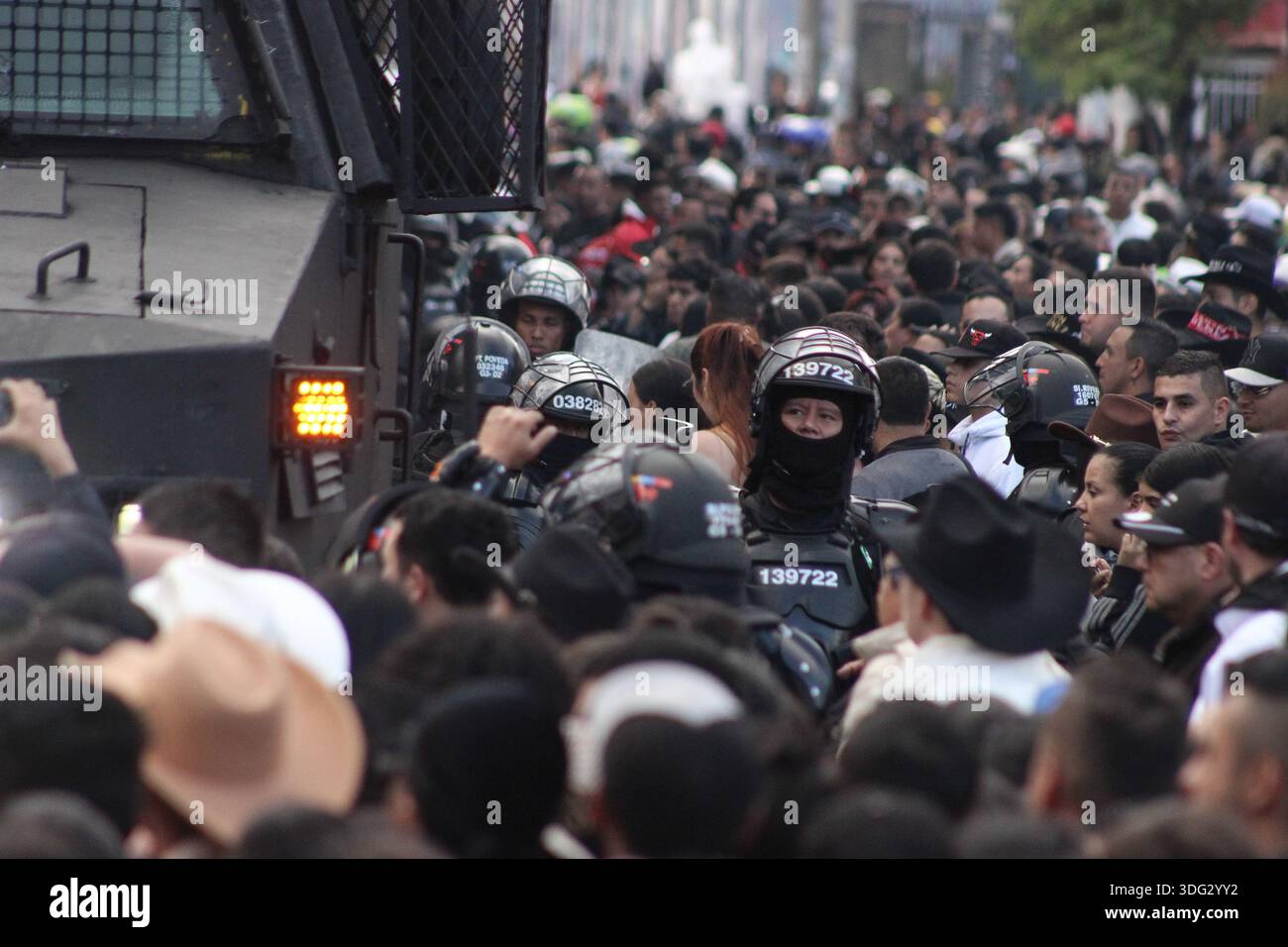 Out Side Visual Bogota, Colombia. 14th Jan, 2026. Fans gather outside the Movistar ...