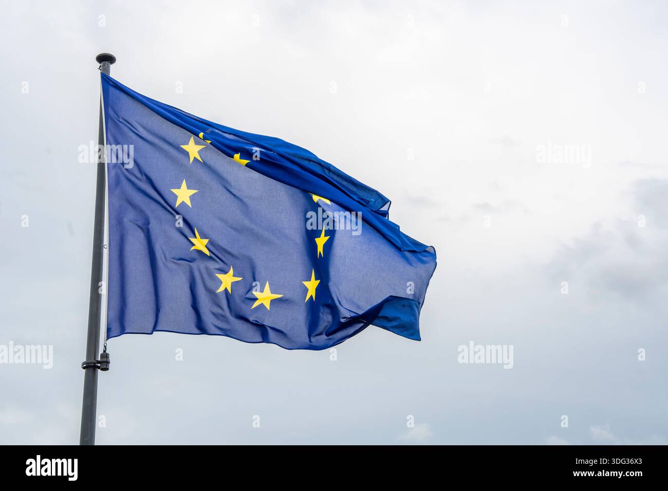 12 gold stars in a circle hi-res stock photography and images - Alamy