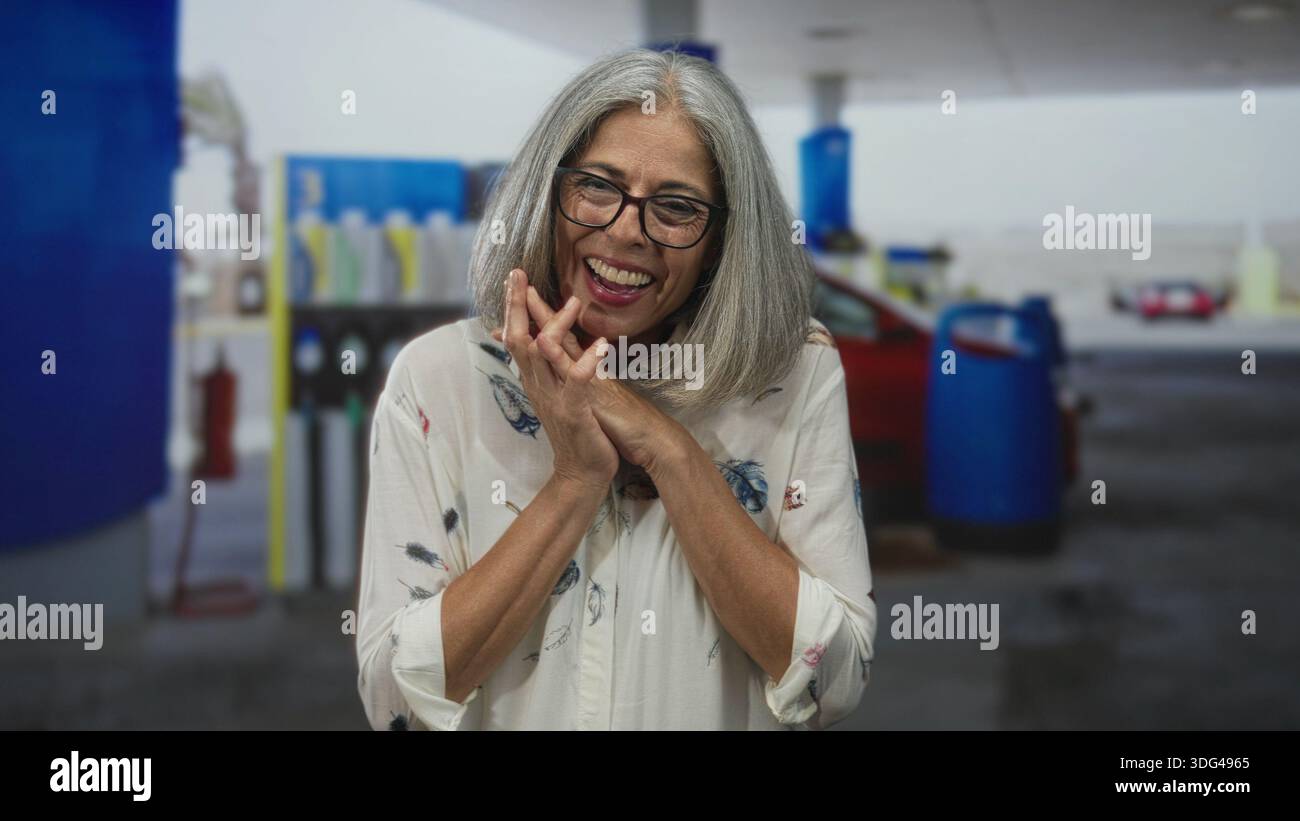 Woman clapping hands on station hi-res stock photography and images - Alamy