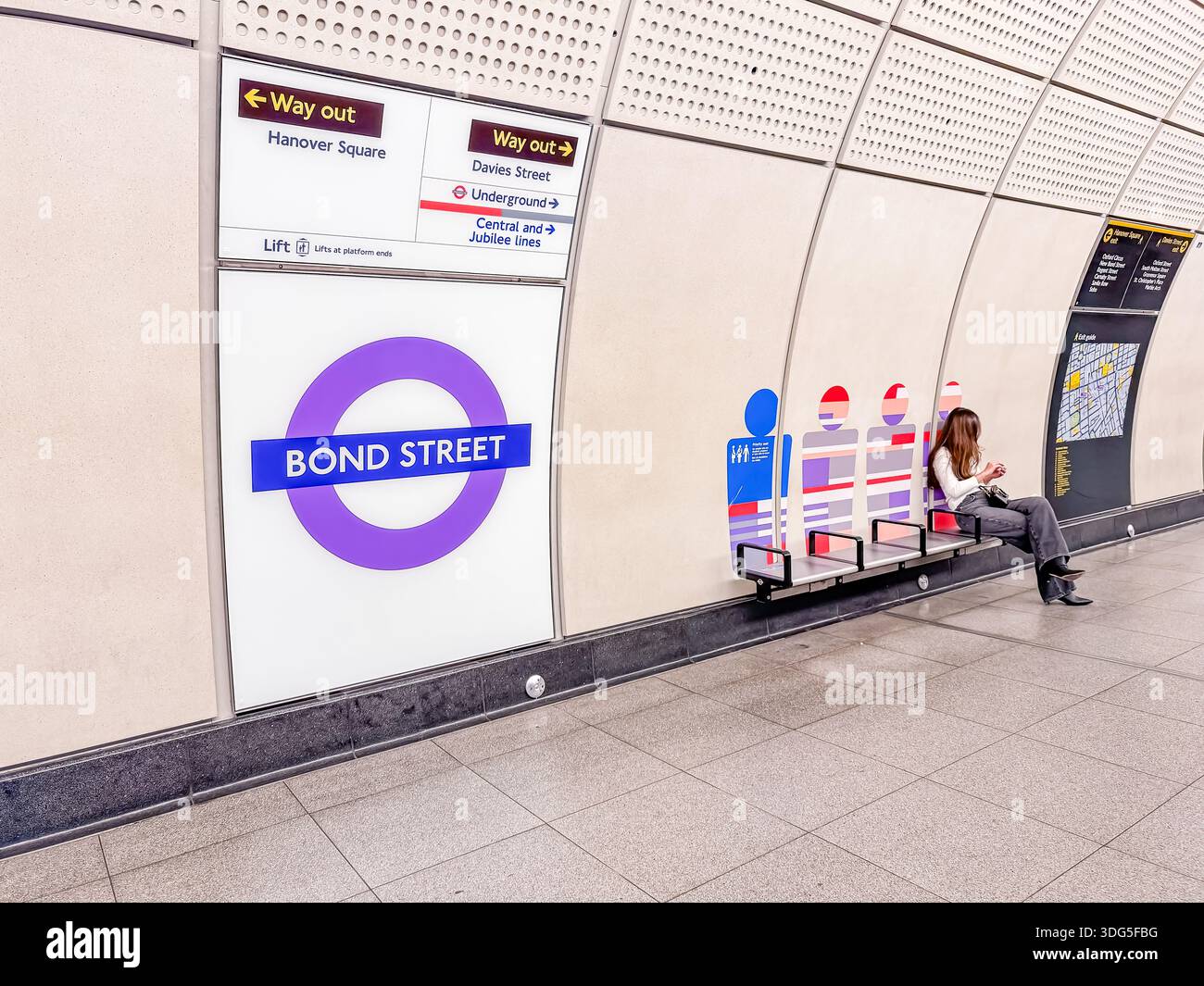 Bond Street - Elizabeth Line Station Stock Photo - Alamy