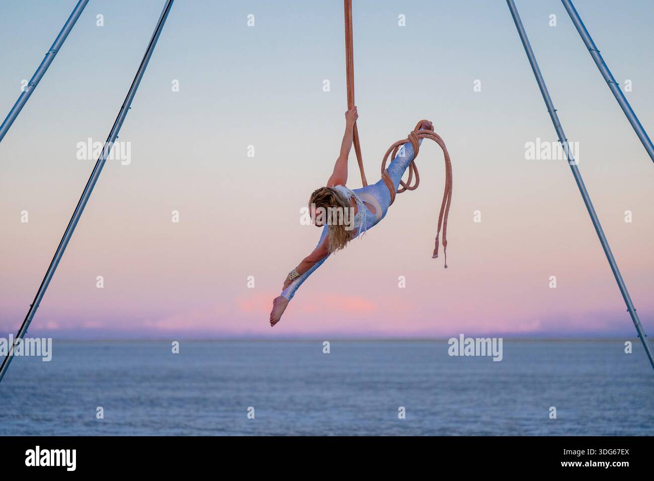 Rope acrobatics hi-res stock photography and images - Alamy