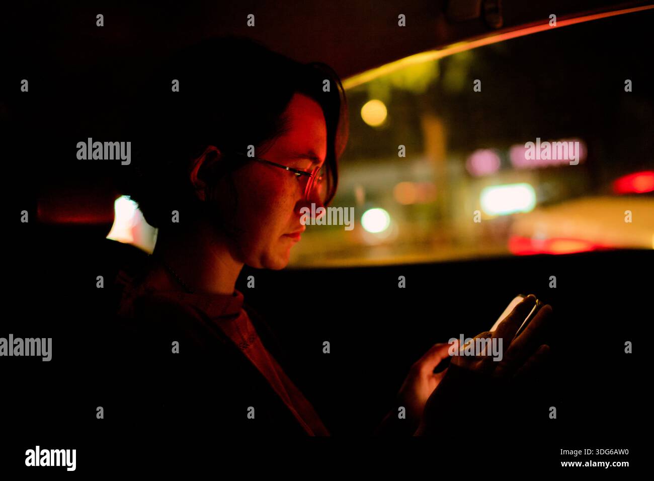 Woman using smartphone in dimly hi-res stock photography and images - Alamy