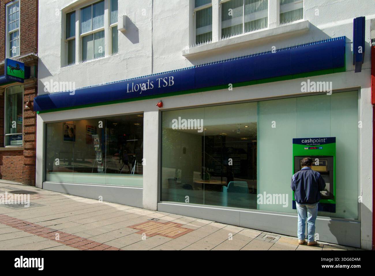 Lloyds TSB, Bank building Sutton. - Sutton, United Kingdom : May 2005 ...