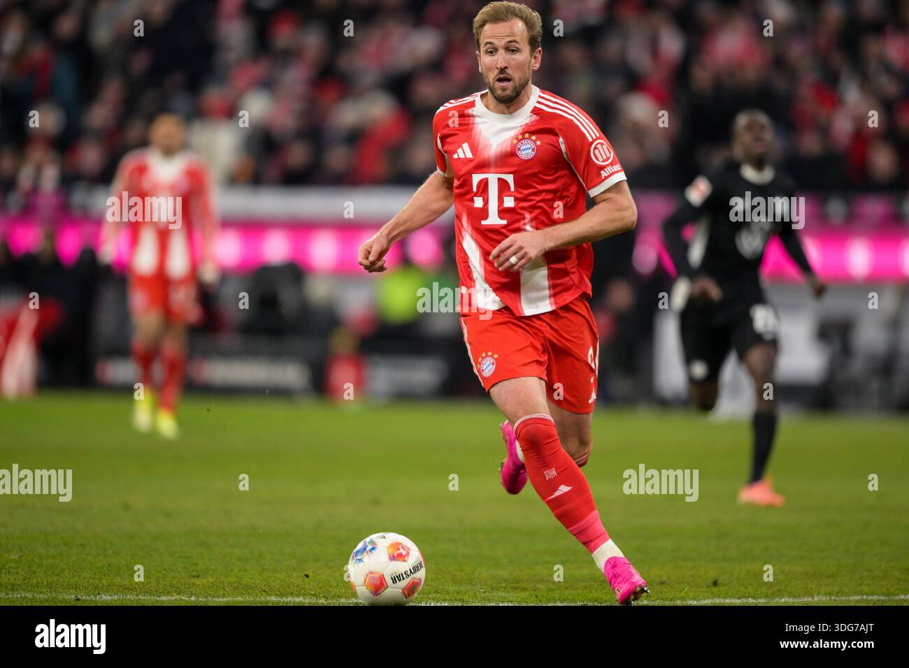 Bayern Munich Edge Wolfsburg Amid Harry Kane Penalty Drama