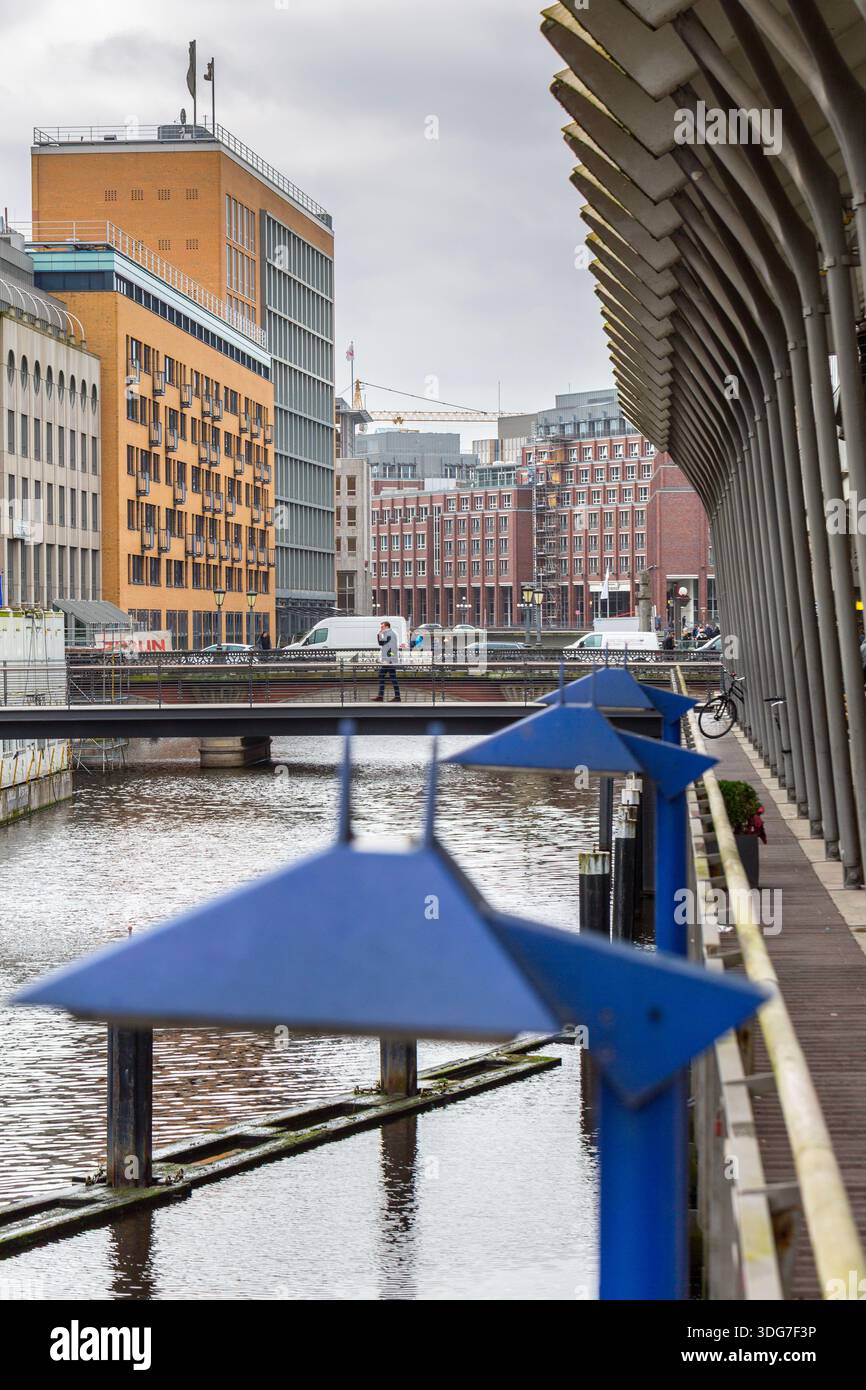 Hamburg modern street lamp hi-res stock photography and images - Alamy
