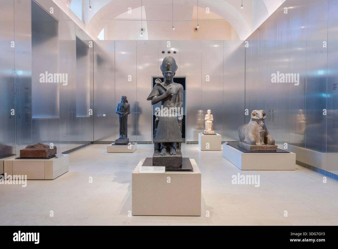Statue Ranses Ii Statue of Ramesses II, granodiorite, New Kingdom, 19th Dynasty, Reign ...