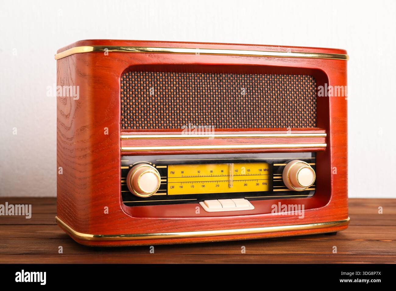 Poste De Radio Vintage - état Fonctionnel - Déco Industriel