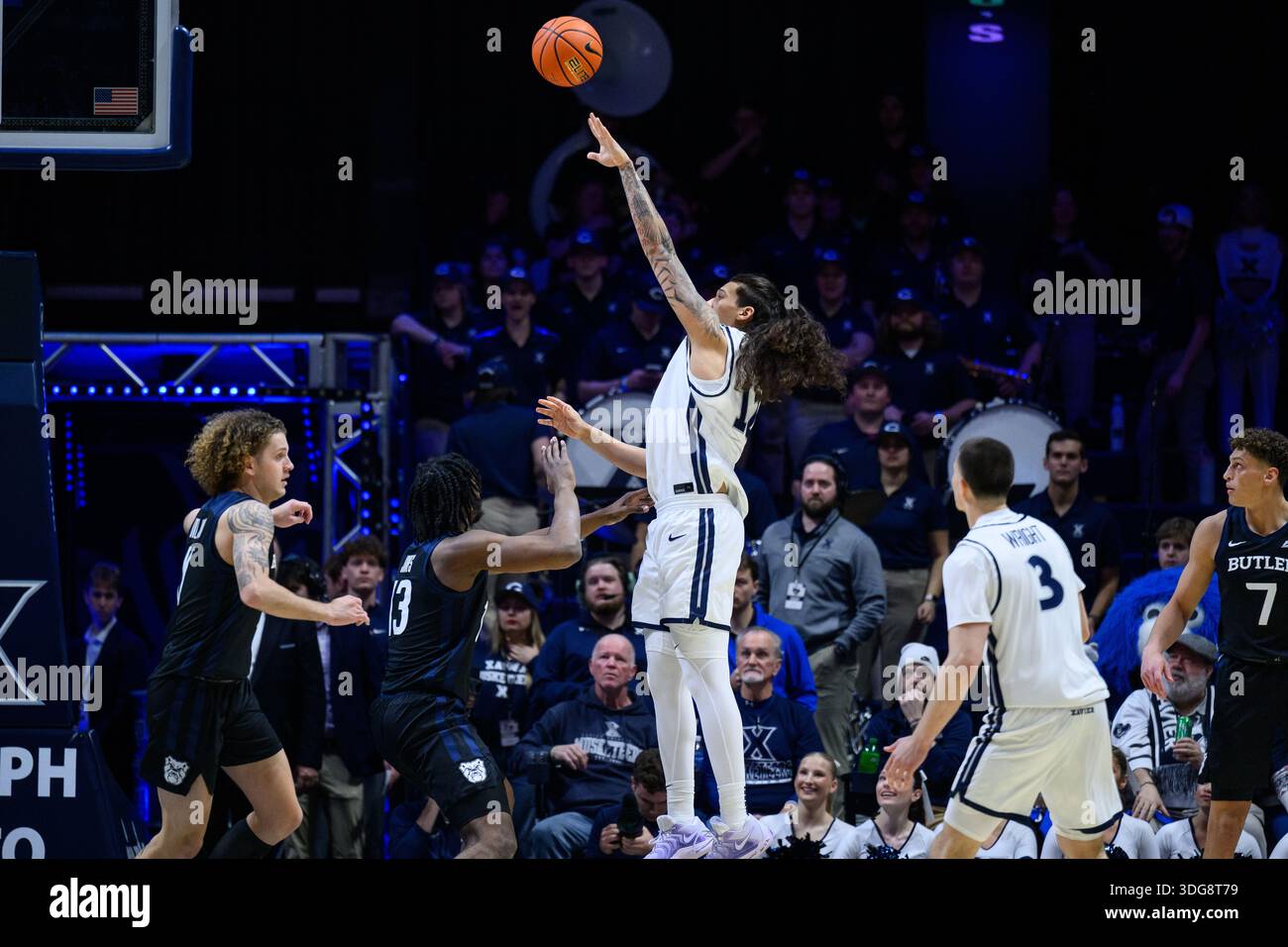 CINCINNATI, OH - JANUARY 14: Xavier Musketeers forward Tre Carroll (12 ...