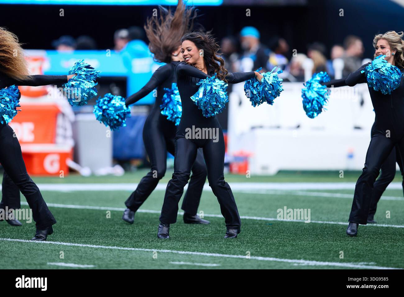La Rams Dj Ester The Top Cats entertain the crowd prior to an NFL wild card playoff ...