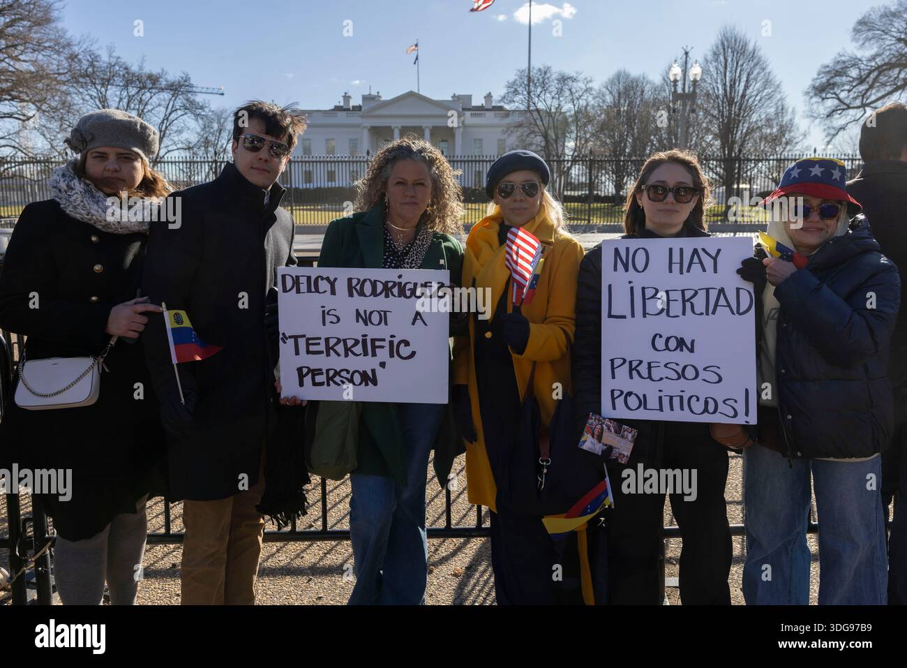 Washington, United States. 15th Jan, 2026. Supporters of Venezuelan ...