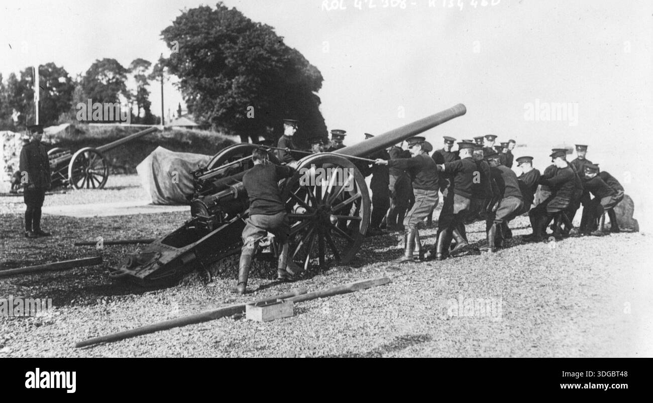 Bl 60 pounder gun hi-res stock photography and images - Alamy