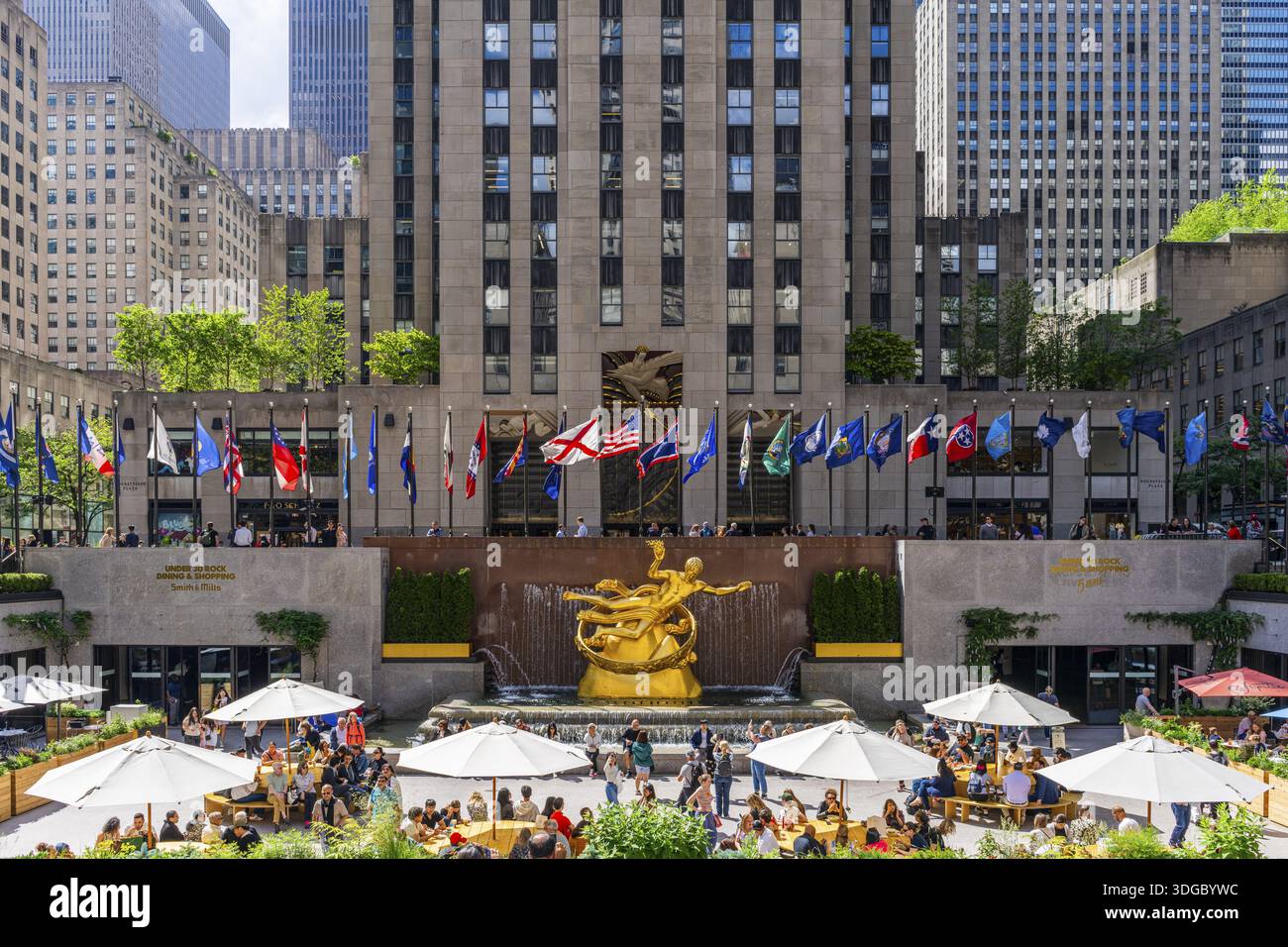Lower Center Rockefeller Lower Plaza, Rockefeller Center, New York, USA Stock Photo - Alamy