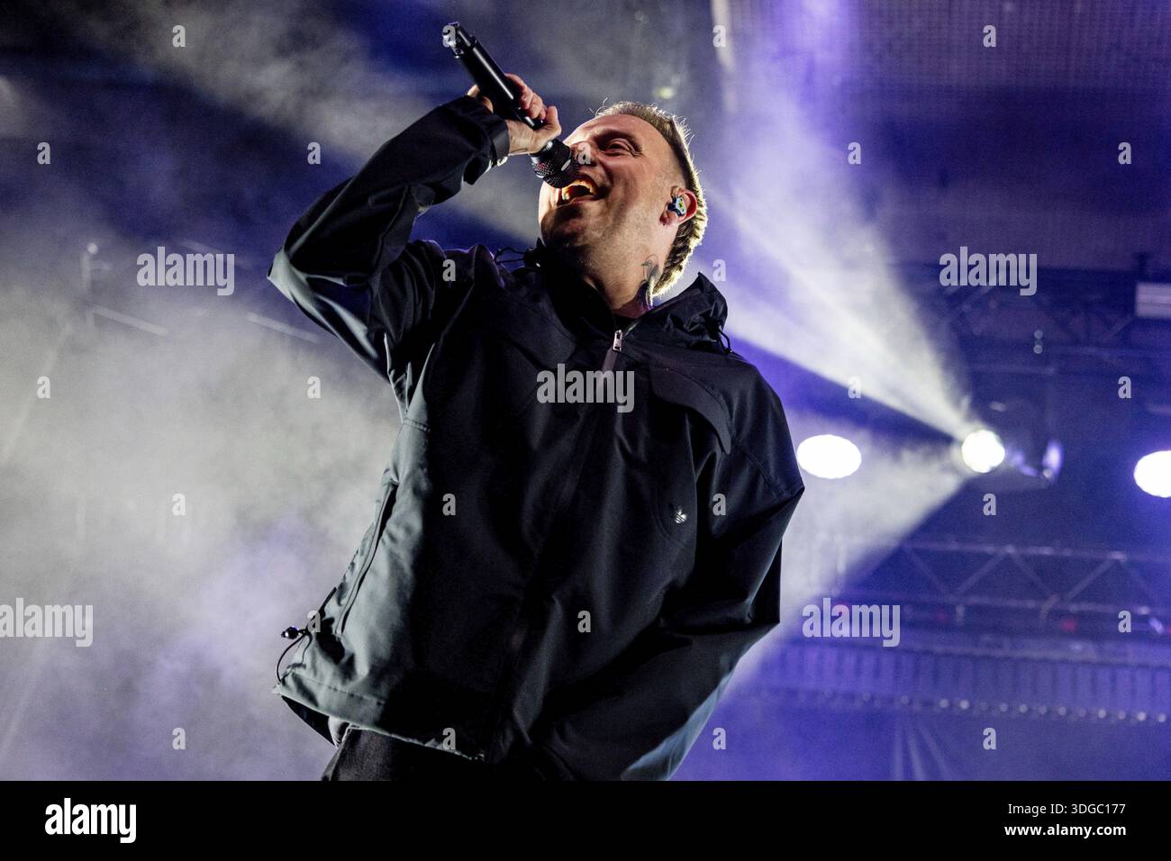 Samuel D Singer Singer Samuel David Carter from Architects live at Swiss Life Hall ...