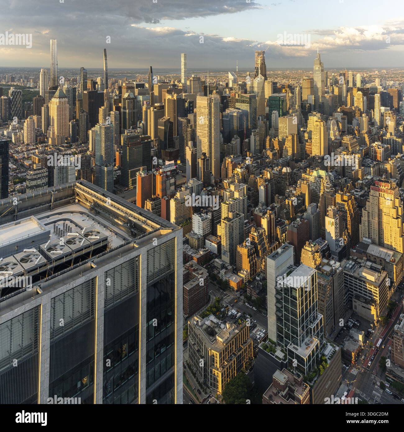 Midtown manhattan skyline hi-res stock photography and images - Alamy