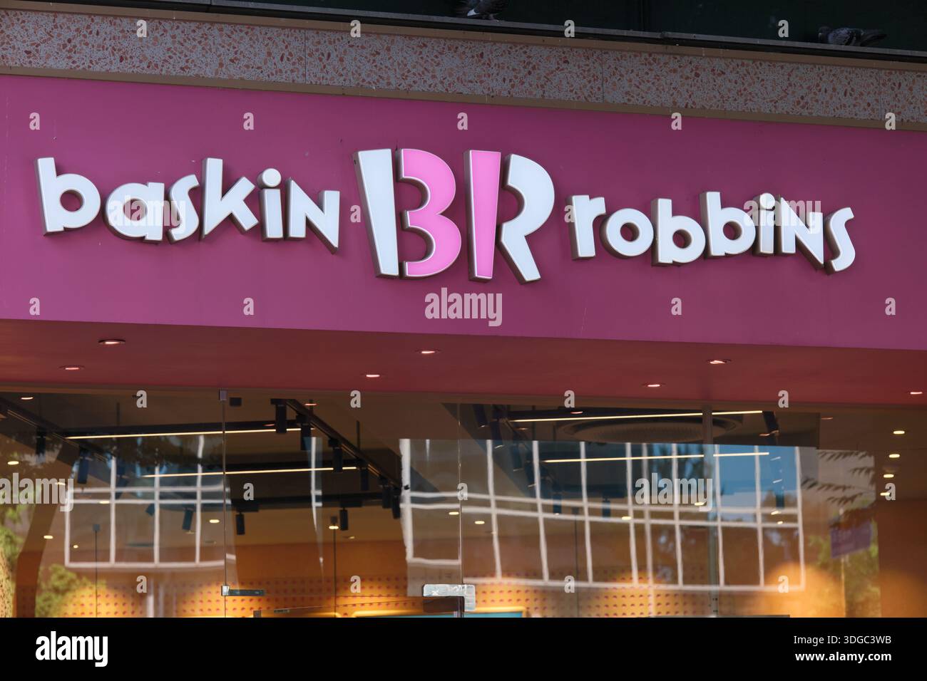 Baskin robbins logo hi-res stock photography and images - Alamy