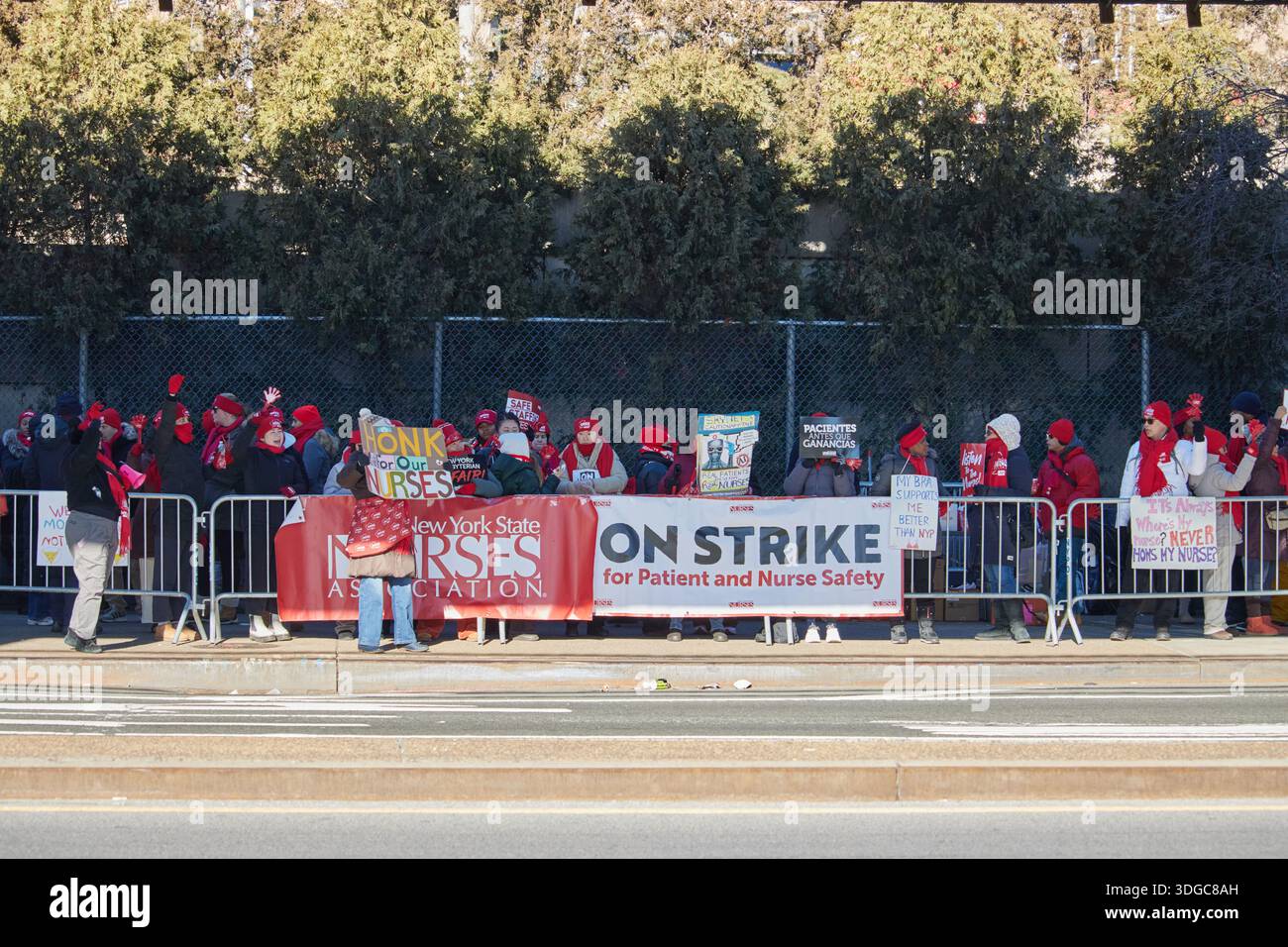 New York State Nurses Association members on the picket line in front ...