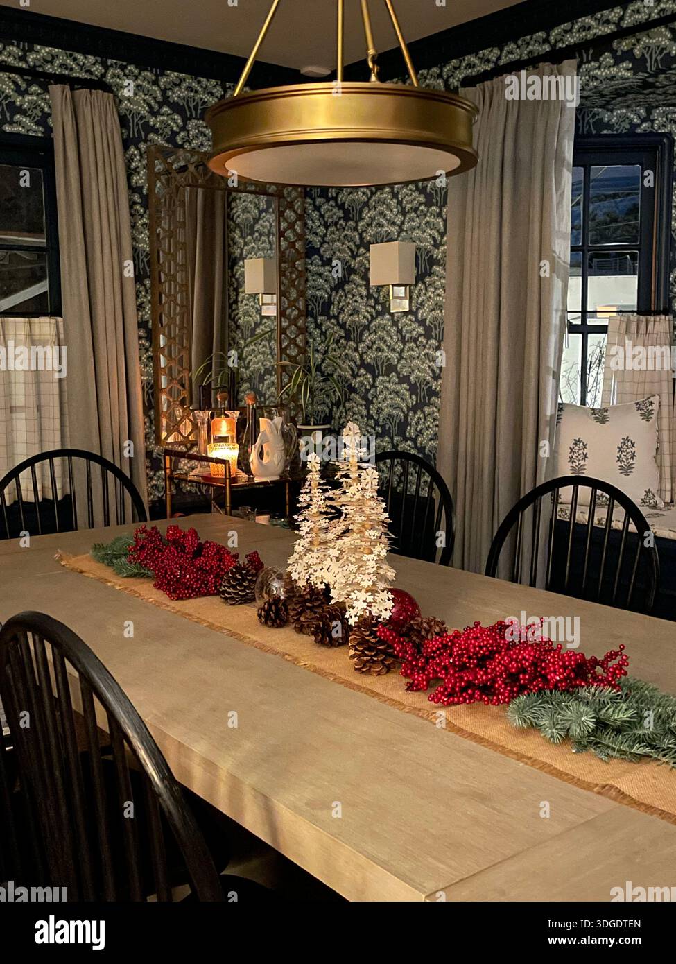 Christmas Holiday decor and entertaining at dining table Stock Photo