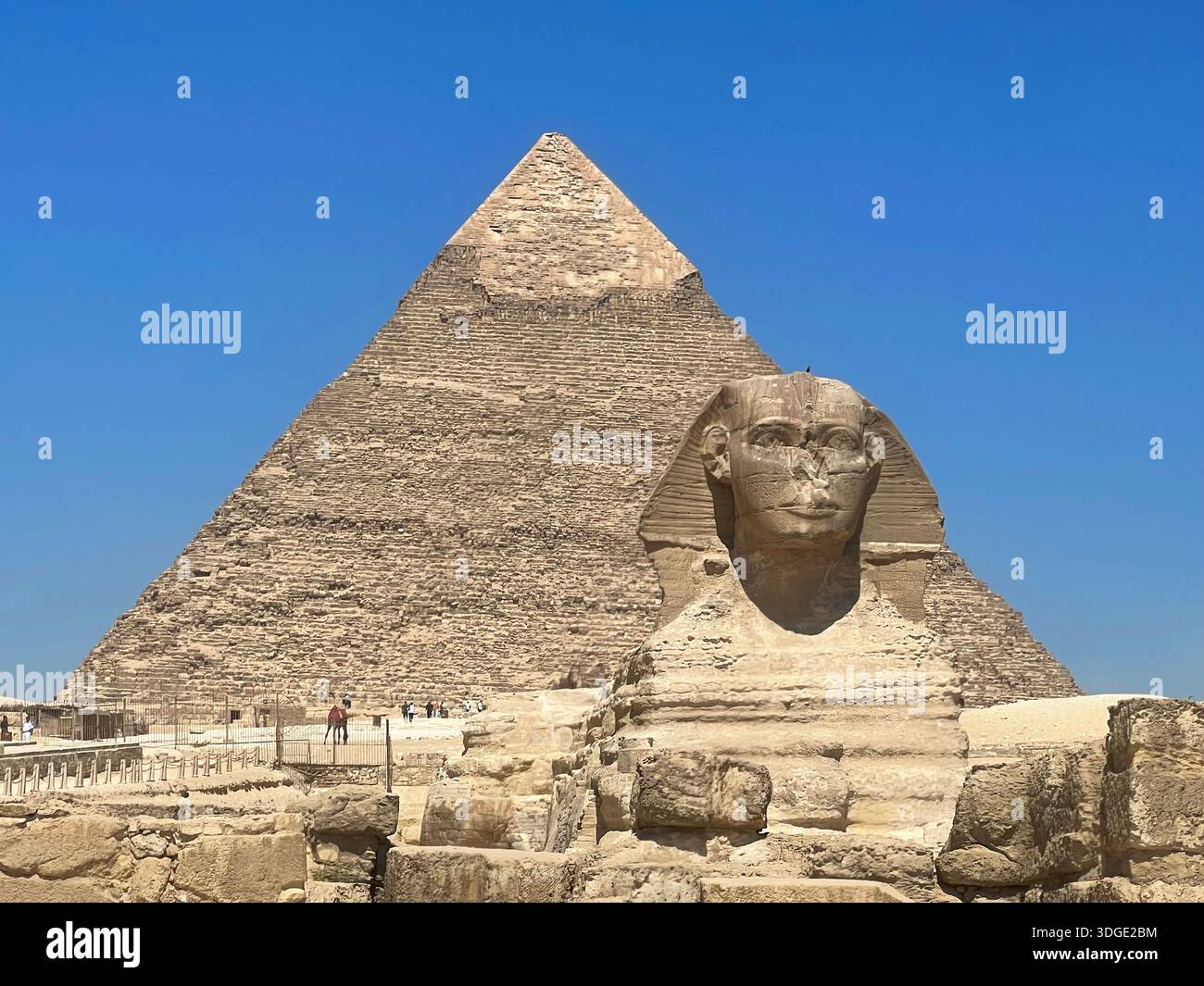 The Great Sphinx and Pyramid of Khafre in Giza, Egypt Stock Photo - Alamy