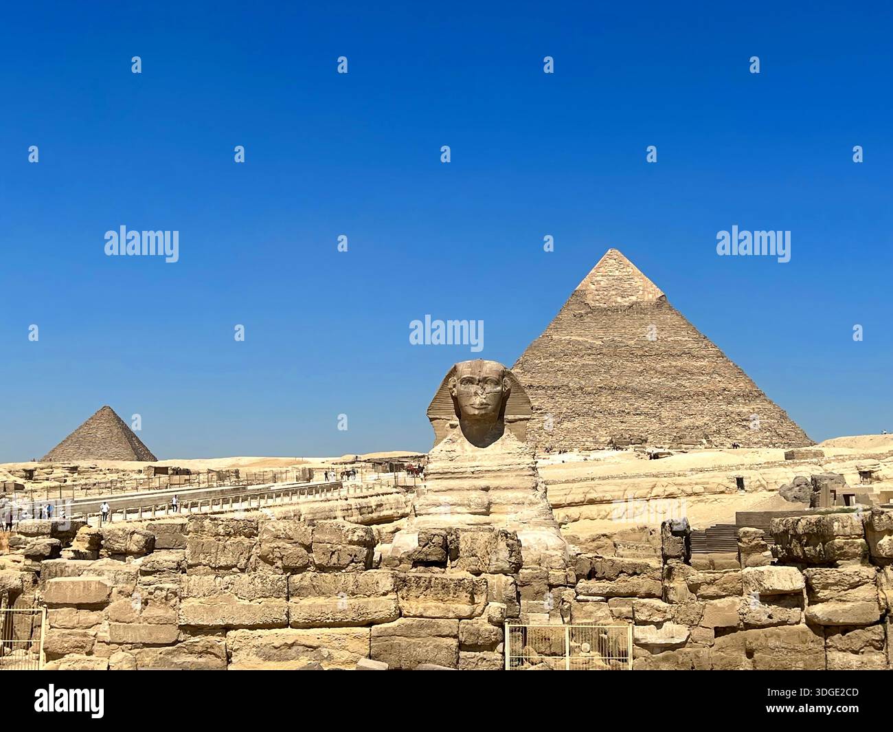 The Great Sphinx and Pyramid of Khafre in Giza, Egypt Stock Photo - Alamy
