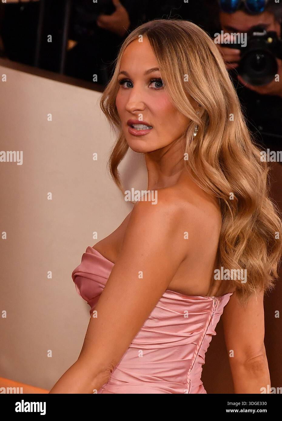 Nikki Glaser attends the 83rd annual Golden Globe Awards at The Beverly Hilton on January 11, 2026 in Beverly Hills, California. 83rd Annual Golden Stock Photo - Alamy Nikki Glaser attends the 83rd annual Golden Globe Awards at The Beverly Hilton on January 11, 2026 in Beverly Hills, California. 83rd Annual Golden Stock Photo - Alamy
