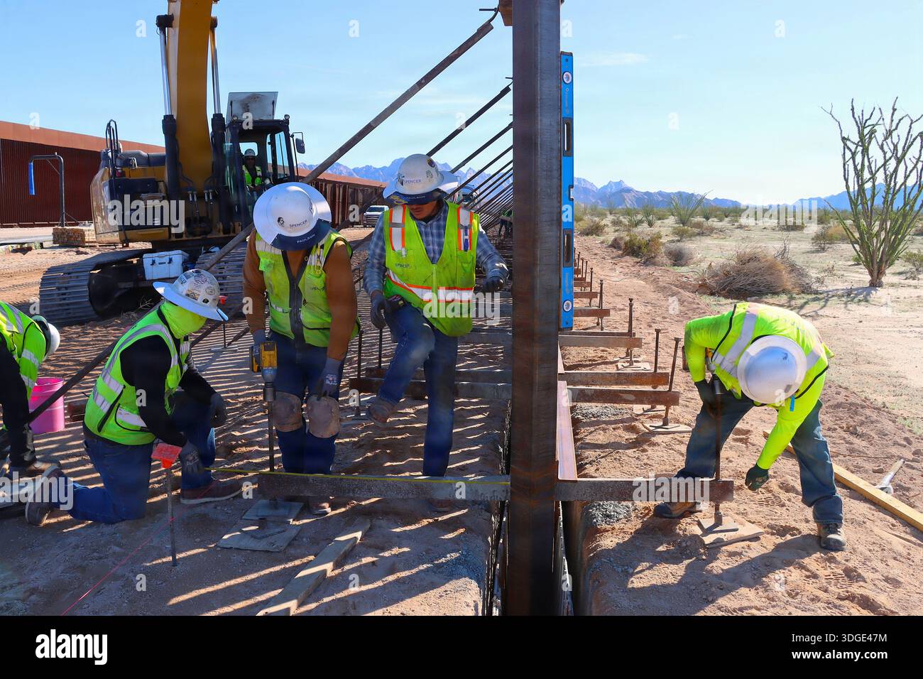 Border Contractor File The U.S. Army Corps of Engineers contractors install border panels at ...