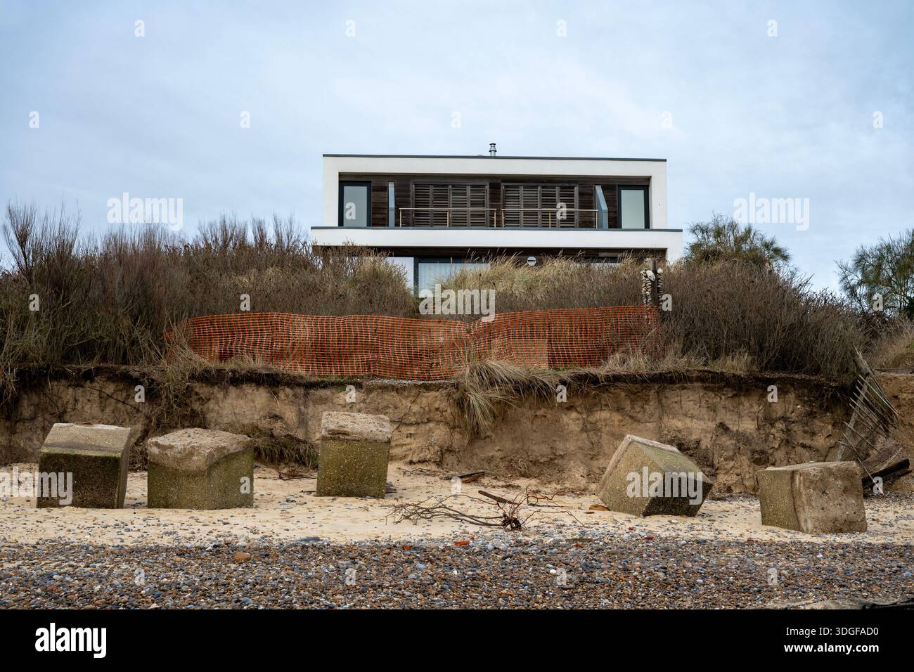 Properties at risk from coastal erosion hi-res stock photography and ...