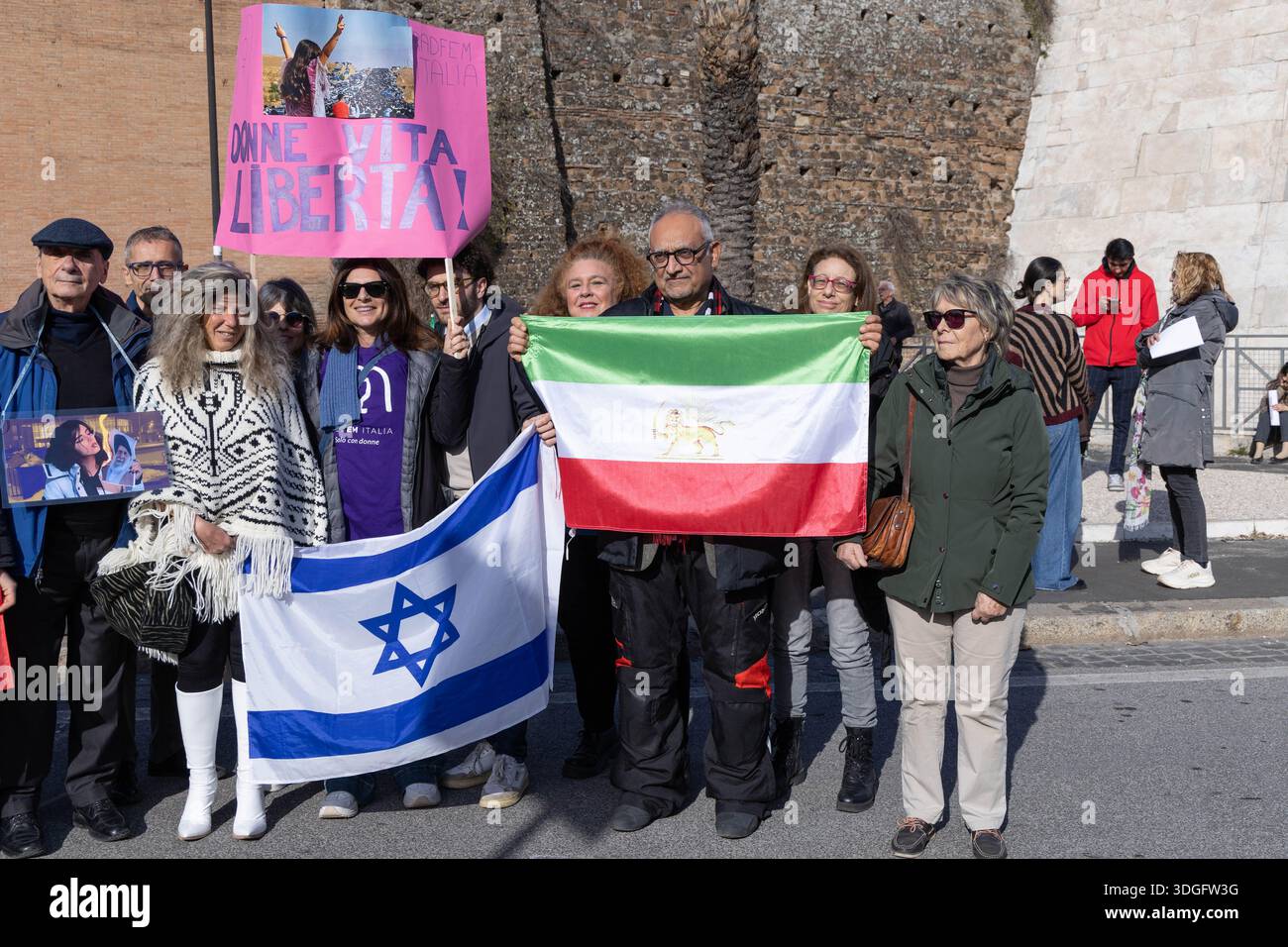 De Jan Rome Rome, Italy. 17th Jan, 2026. Demonstration in Rome to protest the ...