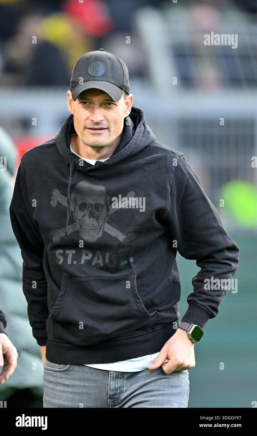 Trainer [coach] Alexander Blessin (St. Pauli) Dortmund, January 17 ...