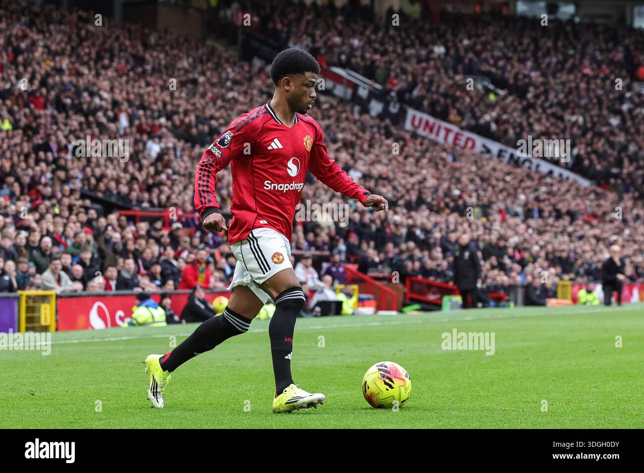 Amad Diallo of Manchester United breaks with the ball during the ...