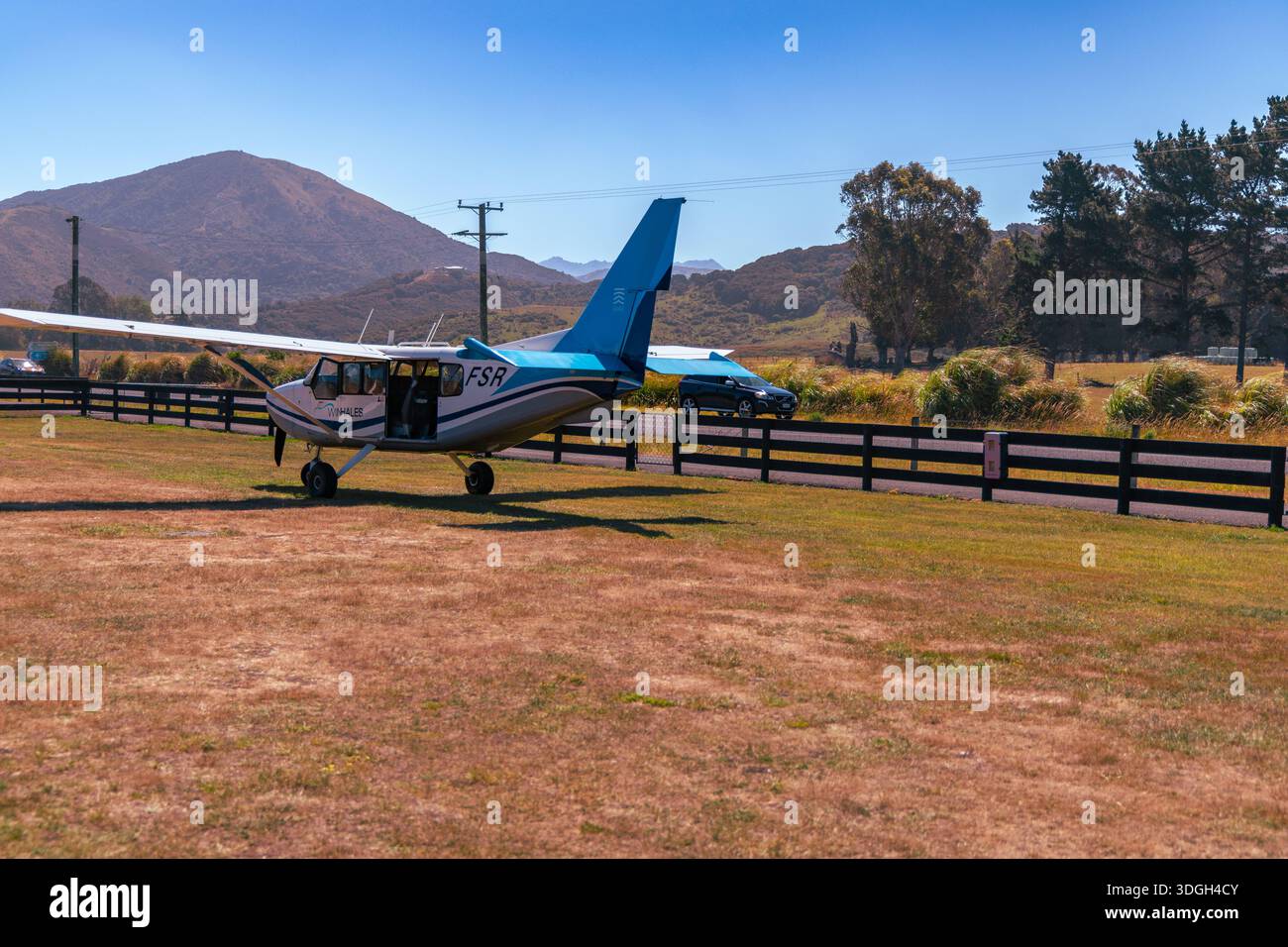 Light utility aircraft hi-res stock photography and images - Alamy