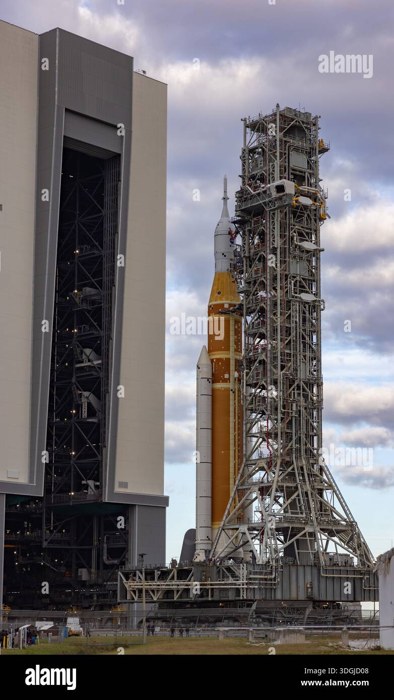 Nasa Vab Rockets With a large crowd on hand at 7:00 AM January 17th NASA rolled out ...