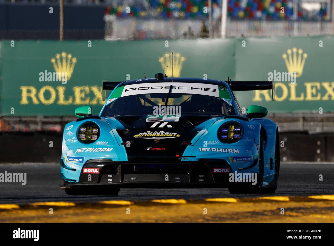 DAYTONA BEACH, FL - JANUARY 16: #912: Manthey 1St Phorm, Porsche 911 ...