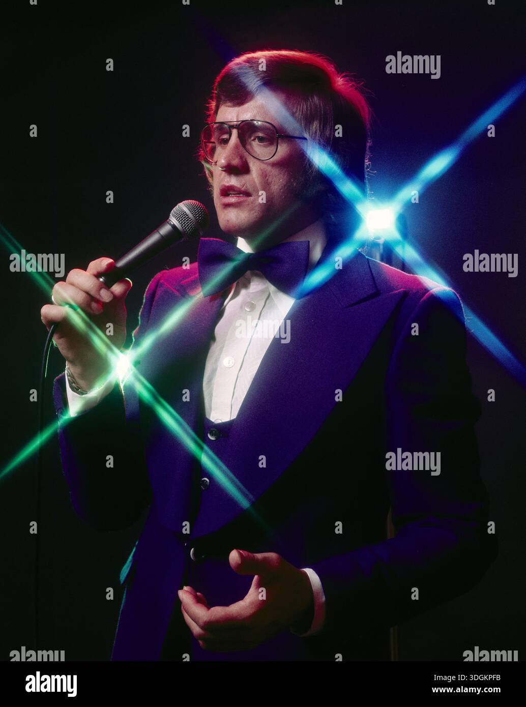 LUMENPHOTO.NL - 1976 - NEDERLAND - Leendert Huijzer, beter bekend als Lee Towers, is een Nederlands zanger. Foto: Govert de Roos/Lumen, volledige naamsvermelding is verplicht. (OUT: Belgium, France, Germany, the Netherlands, Switzerland, United Kingdom.) Stock Photo
