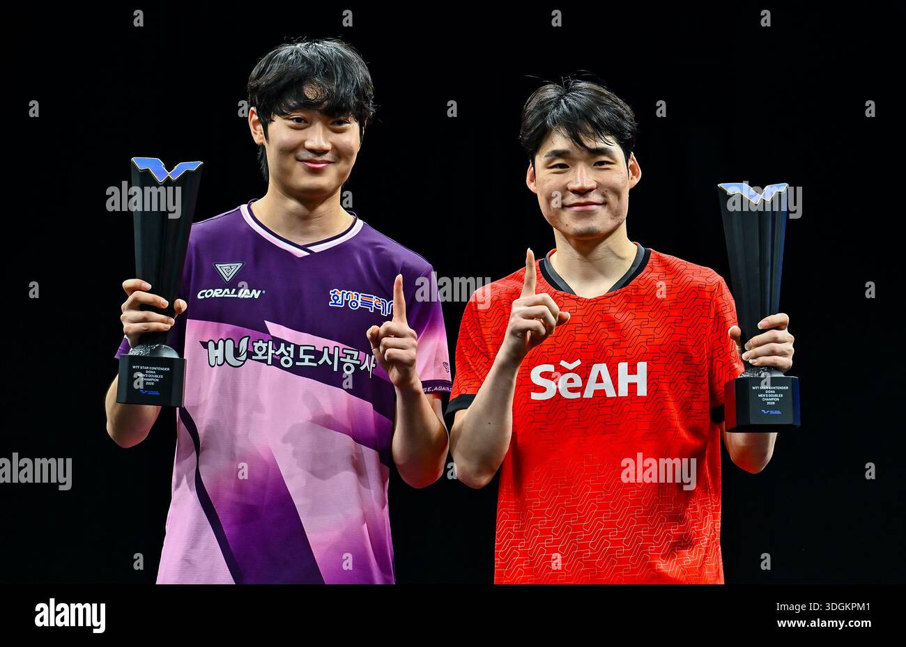 Doha, Qatar. 17th Jan, 2026. Champion Jang Woojin (R) and Cho Daeseong ...