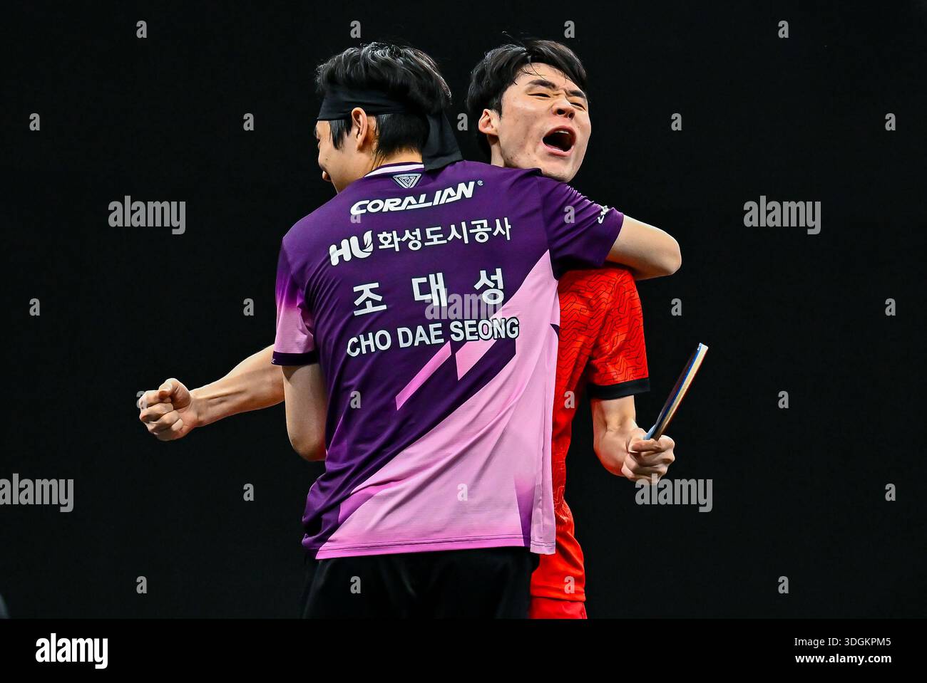 Doha, Qatar. 17th Jan, 2026. Jang Woojin and Cho Daeseong of South ...