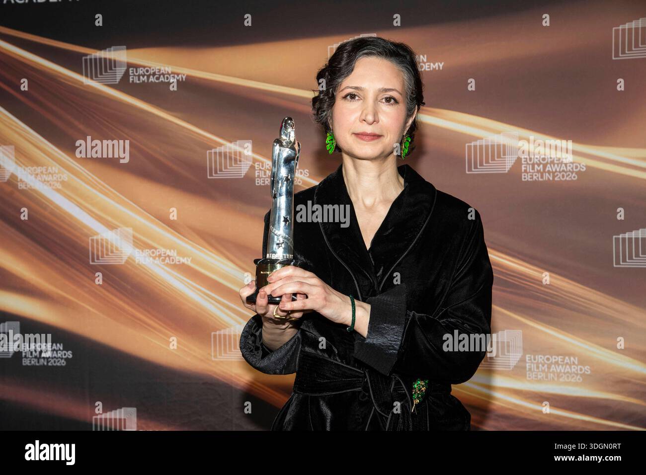 Sara Rajaee abb: Sara Rajaei Gewinnerin Preistraegerin mit Filmpreis zu Gast auf ...