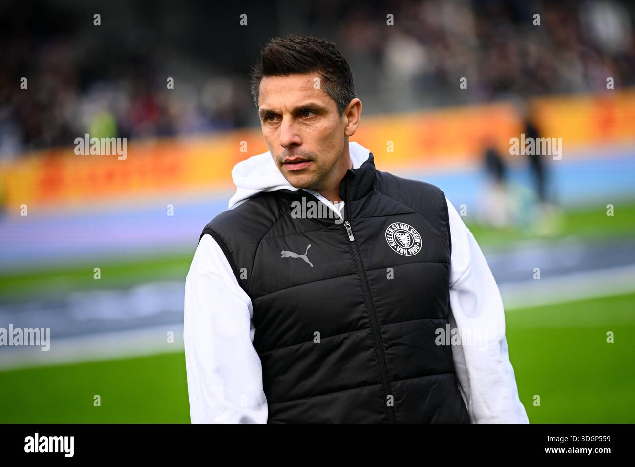 Kiel, Germany. 18th Jan, 2026. Soccer: Bundesliga 2, Holstein Kiel - SC ...