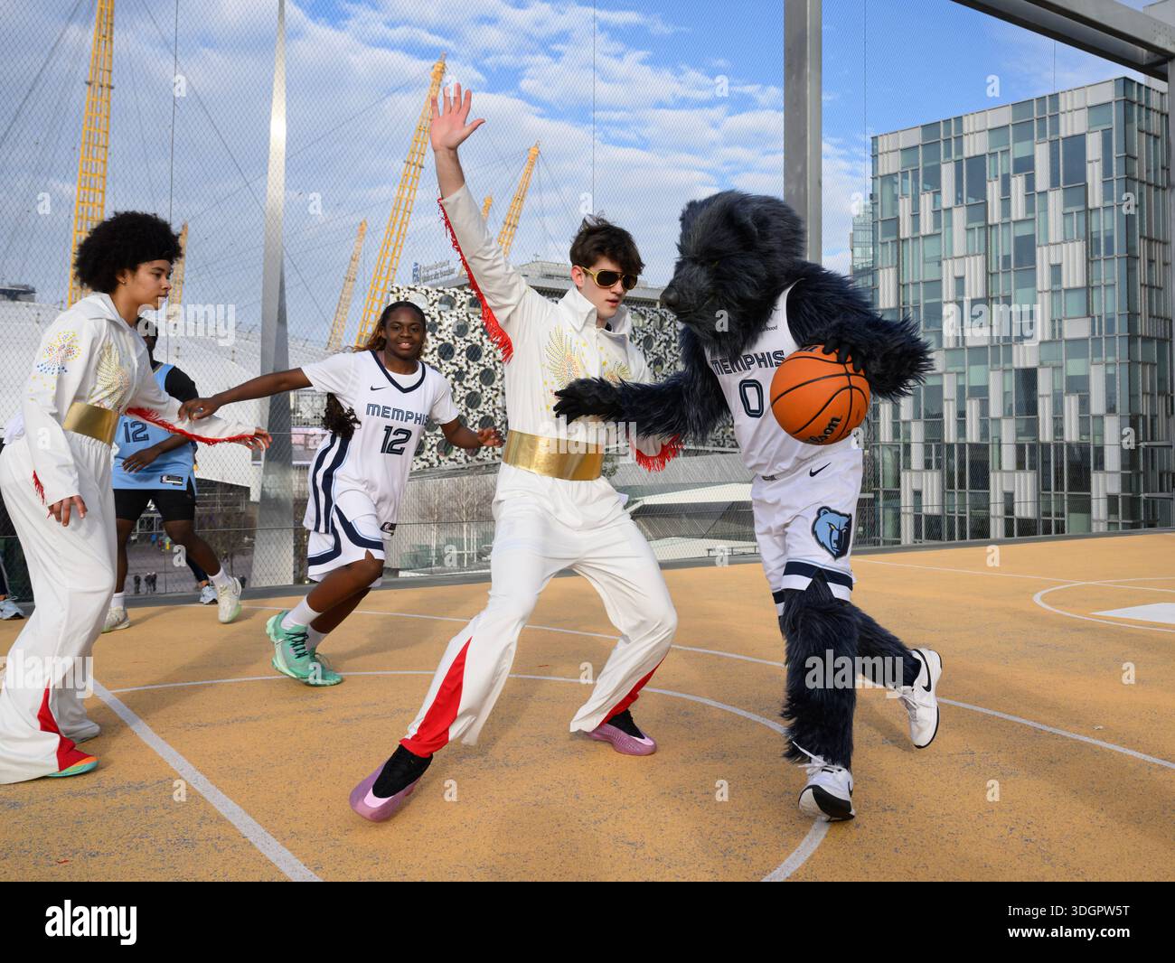 O2 Mascott EDITORIAL USE ONLY Memphis Grizzlies team mascot Grizz and dance team ...