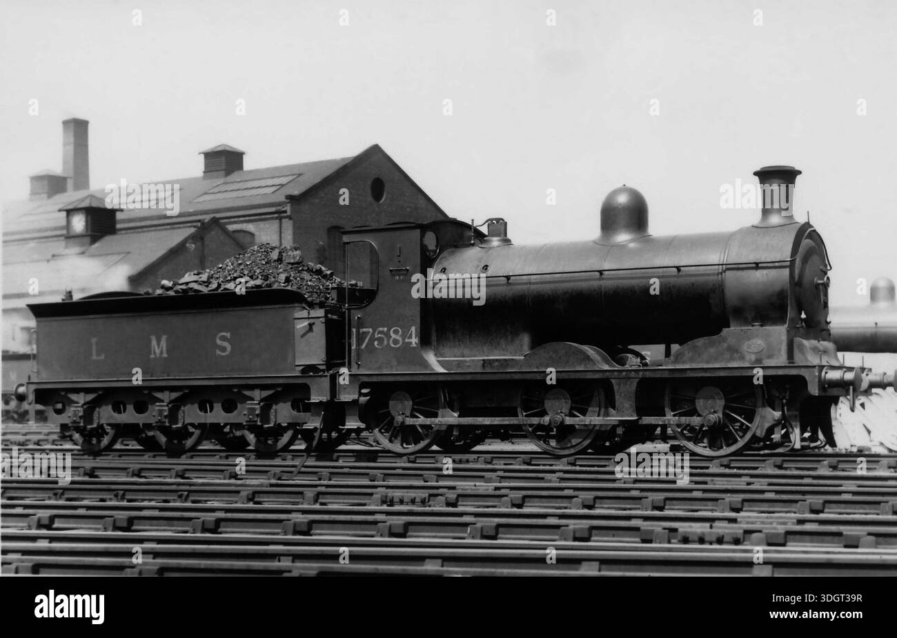 mcintosh-caledonian-railway-812-class-0-6-0-steam-locomotive-in-post-1928-lms-livery-as-no17584-3DGT39R.jpg