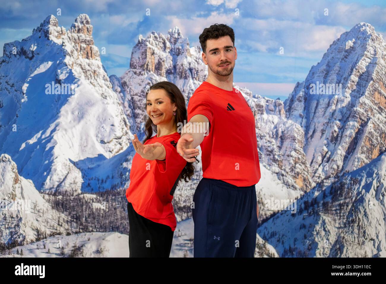 Munich Germany 19th Jan 2026 Figure Skaters Annika Hocke And Robert munich-germany-19th-jan-2026-figure-skaters-annika-hocke-and-robert
