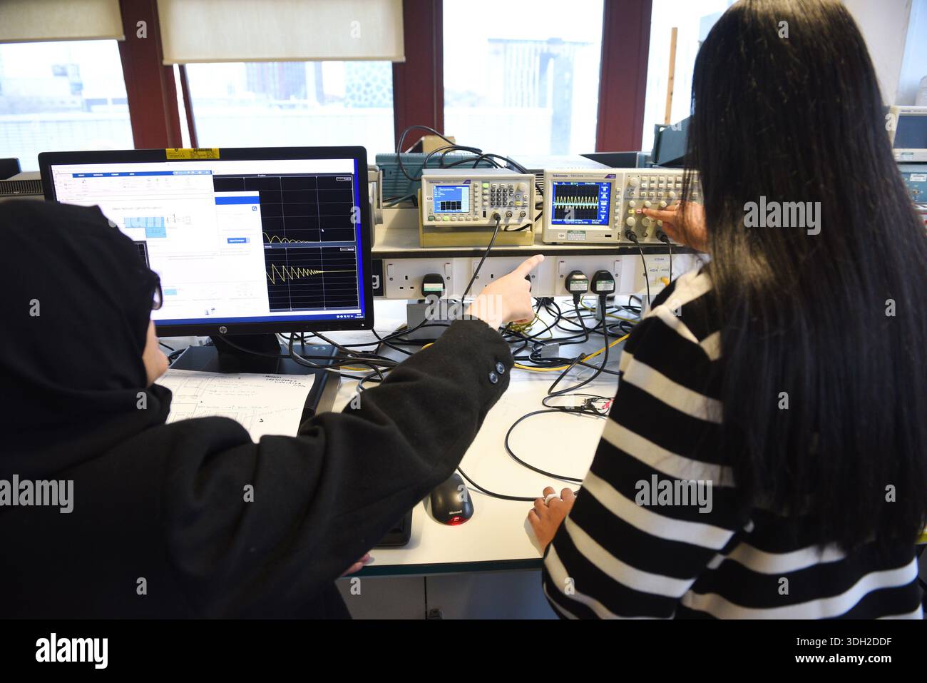 Practical lab skills hi-res stock photography and images - Alamy