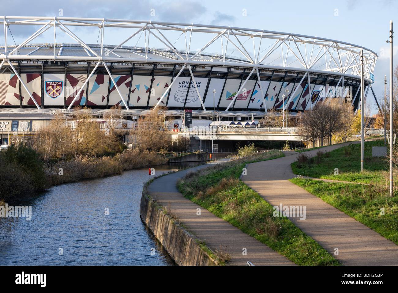 The London Stadium rises beside City Mill River in London's Olympic Park. Stock Photo
