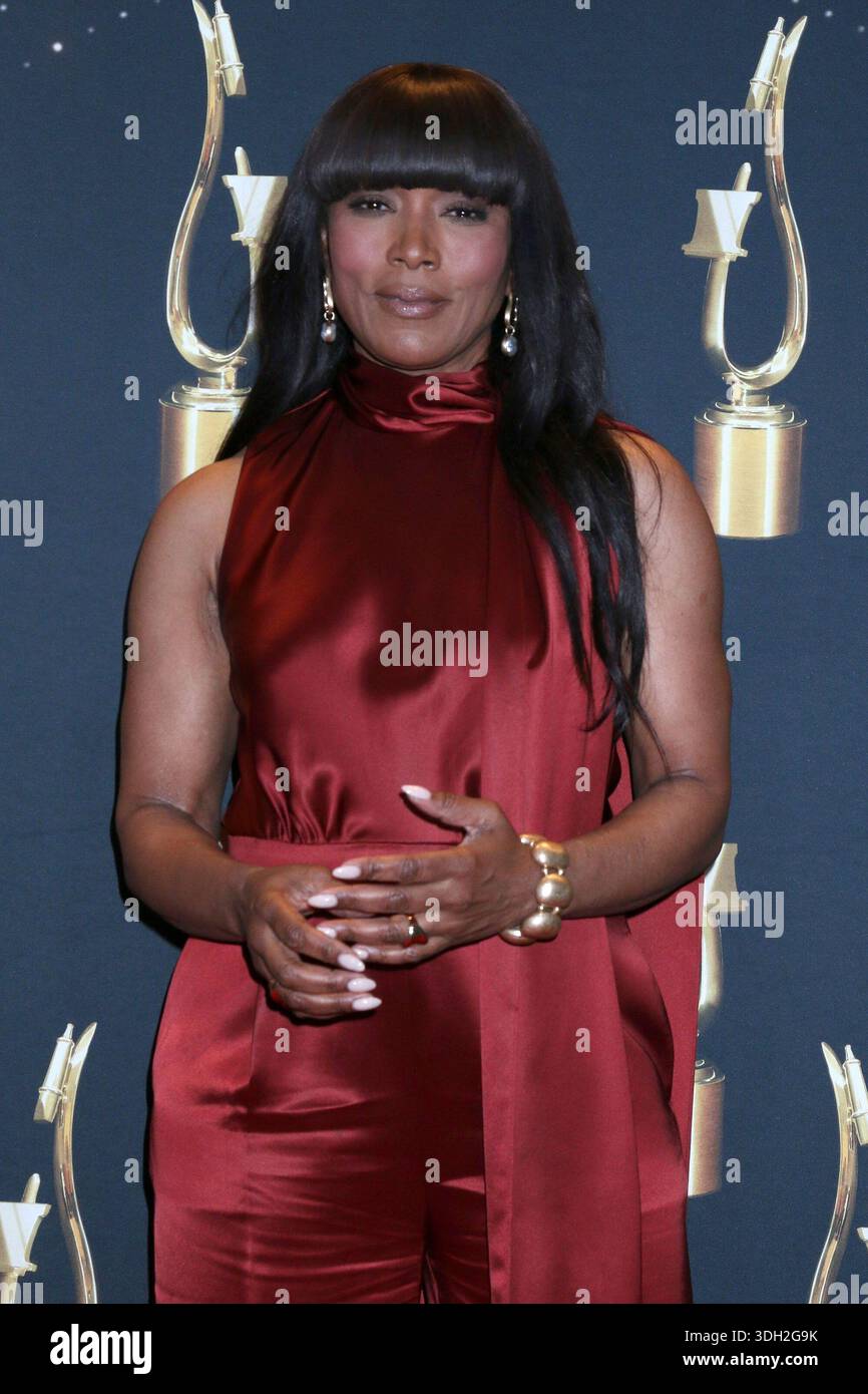Angela Bassett, Laurence Fishburne at arrivals for The Society of Voice ...