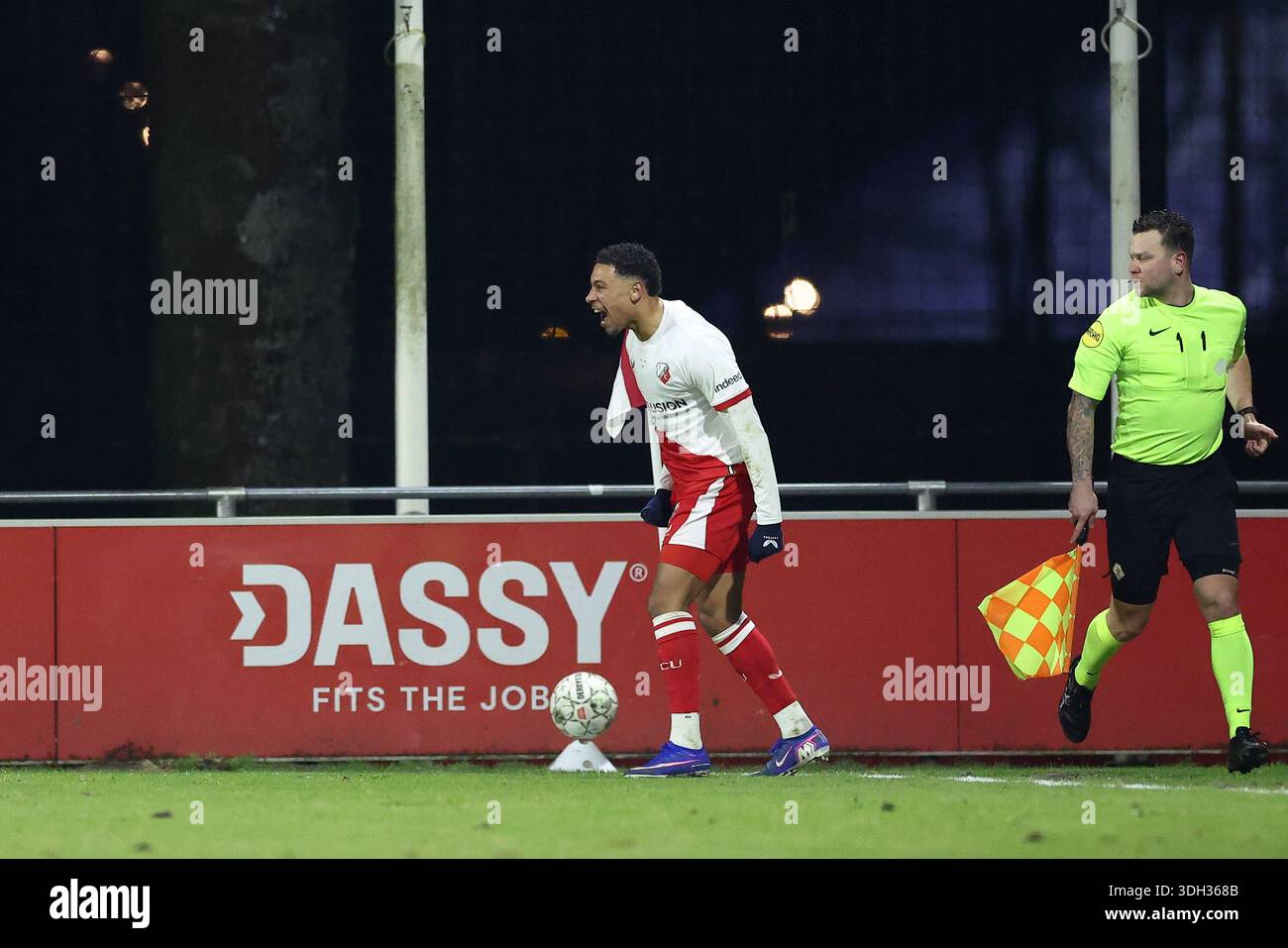 Utrecht, Netherlands. 19th Jan, 2026. UTRECHT, 19-01-2026, Sportcomplex Zoudenbalch, season 2025/2026, Dutch Keuken Kampioen Divisie football, match between Jong Utrecht and Jong PSV, Picture shows, Jong Utrecht player Bjorn Menzo celebrates after Utrecht, Netherlands. 19th Jan, 2026. UTRECHT, 19-01-2026, Sportcomplex Zoudenbalch, season 2025/2026, Dutch Keuken Kampioen Divisie football, match between Jong Utrecht and Jong PSV, Picture shows, Jong Utrecht player Bjorn Menzo celebrates after