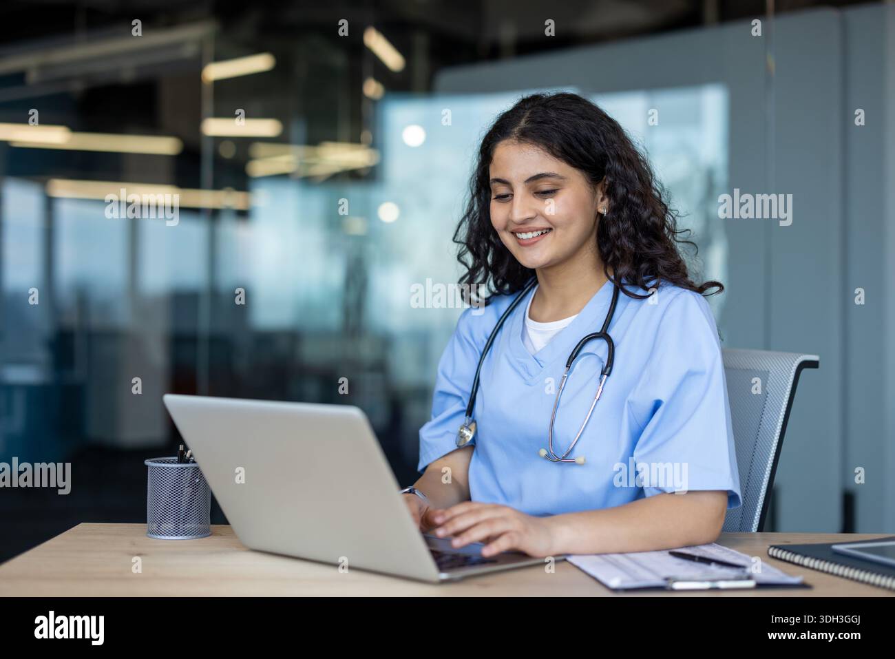Telehealth nurse hi-res stock photography and images - Alamy