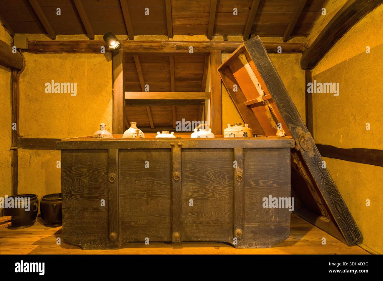 Plaster ceiling displays hi-res stock photography and images - Alamy